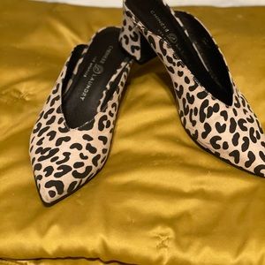 Chinese Laundry, leopard, size 7